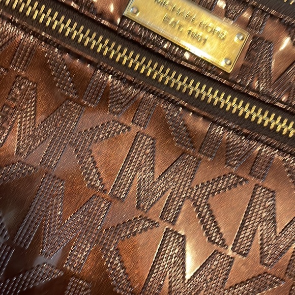 Authentic Michael Kors Clutch 👜 - Picture 3 of 7